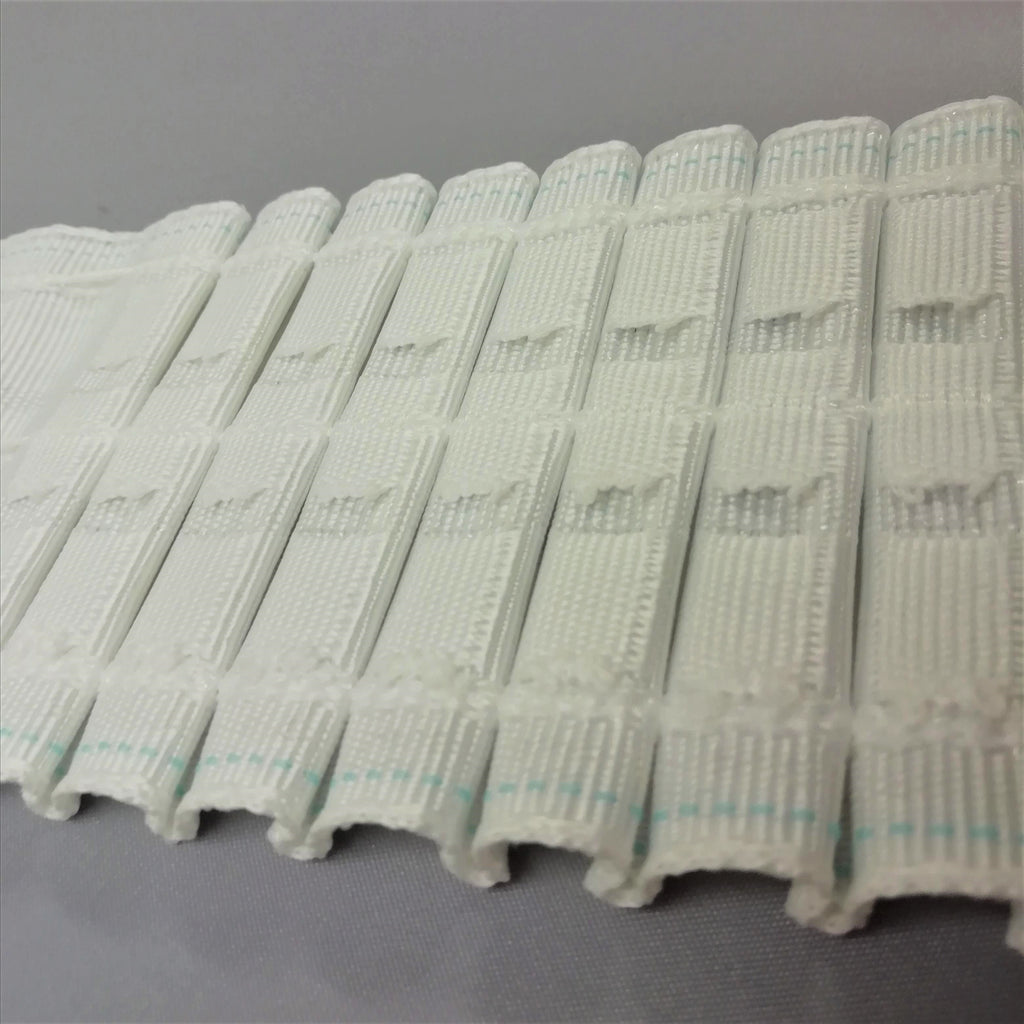 close up of the woven pockets on 3 inch pencil pleat