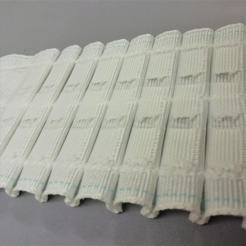 close up of the woven pockets on 3 inch pencil pleat