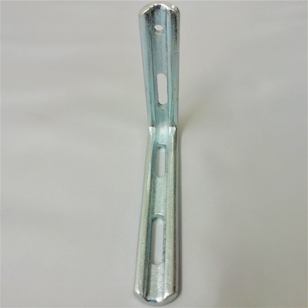 picture showing the placement of the holes on a l-shaped pelmet bracket