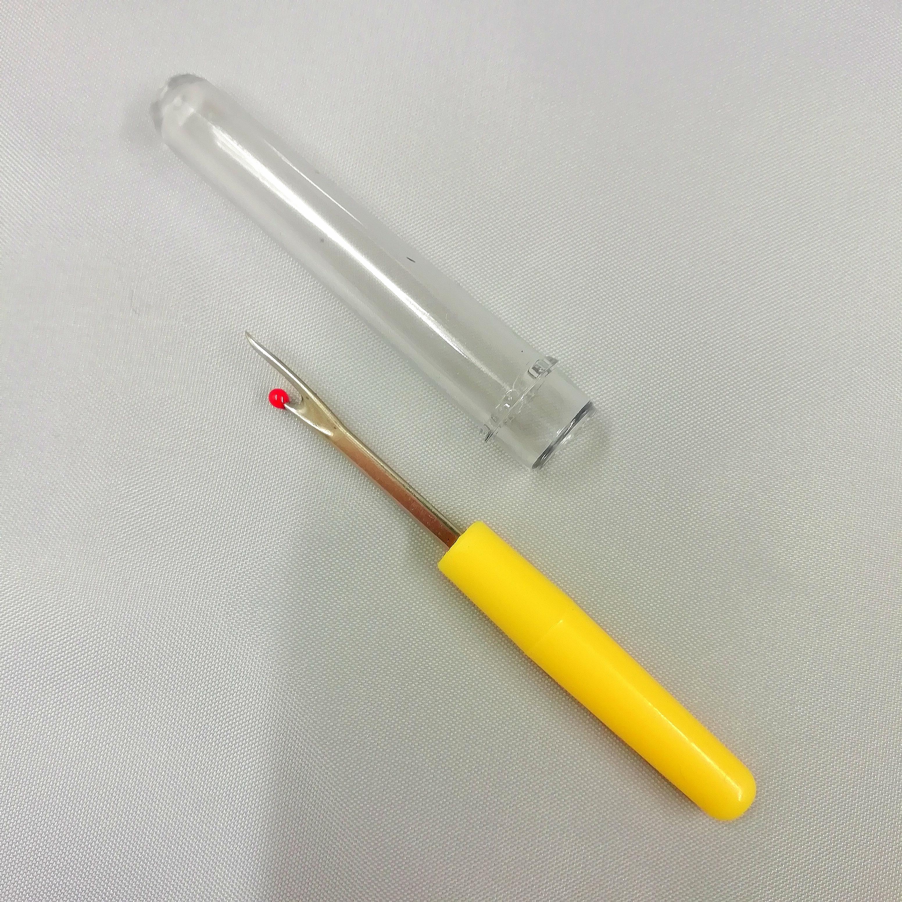 Small Stich ripper, metal blade and yellow plastic handle